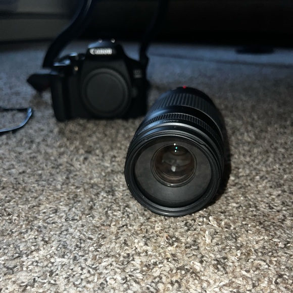 Canon 2728C002 EOS 2000D 18-55mm III Lens 24.1MP DSLR Camera - Picture 7 of 11